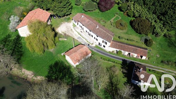 Maison à vendre 8 pièces 230 m² Charroux