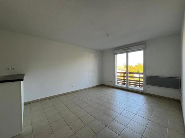 Appartement à louer 595 € CC Blaye 2 p 40 m² DPE C