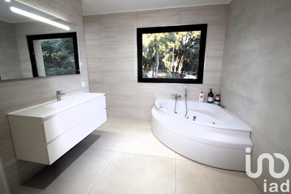 Maison à vendre 6 pièces 235 m² Saint-Mathieu-de-Tréviers