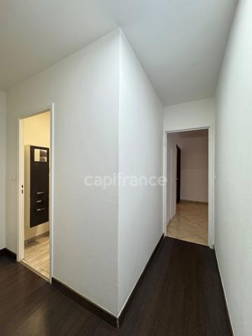 Appartement à vendre, 3 pièces rénovées avec deux Loggias, idéal pour une famille qui aime l'espace ou pour un bel investissement locatif