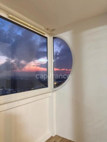 Appartement à vendre, 3 pièces rénovées avec deux Loggias, idéal pour une famille qui aime l'espace ou pour un bel investissement locatif