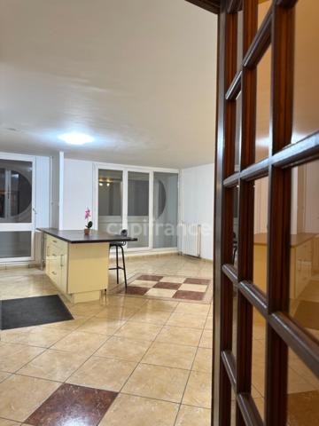 Appartement à vendre, 3 pièces rénovées avec deux Loggias, idéal pour une famille qui aime l'espace ou pour un bel investissement locatif