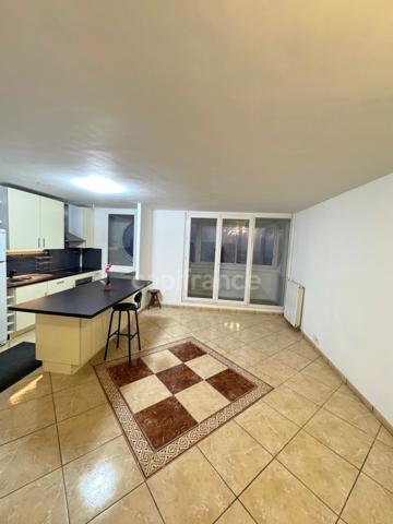 Appartement à vendre, 3 pièces rénovées avec deux Loggias, idéal pour une famille qui aime l'espace ou pour un bel investissement locatif