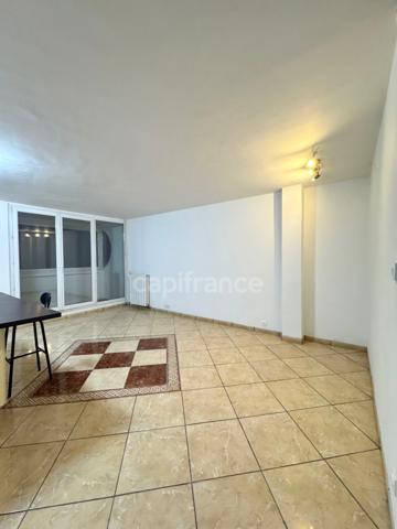 Appartement à vendre, 3 pièces rénovées avec deux Loggias, idéal pour une famille qui aime l'espace ou pour un bel investissement locatif