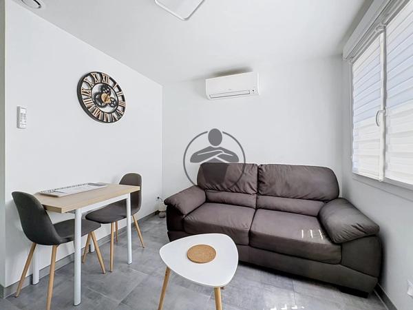 Location                                                      Appartement
                        
                     2 pièces                      25 m2                     à Saint-Quentin