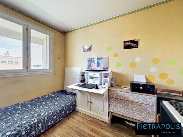 APPARTEMENT T3 OU 4 DERNIER ETAGE