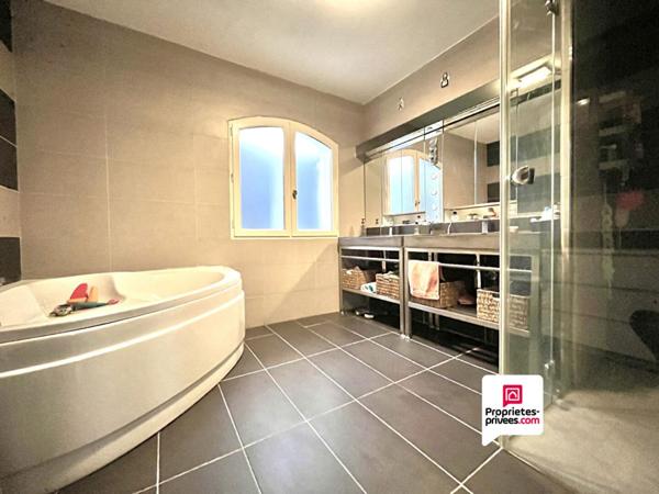 Villa T7 SAINT AUNES  de 210m² avec vue imprenable et piscine