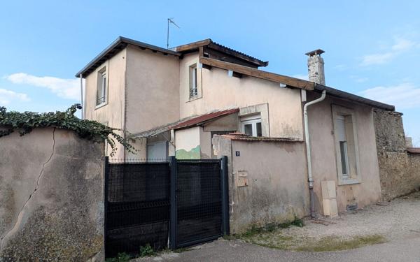 Maison à vendre    4 pièces •  Étain