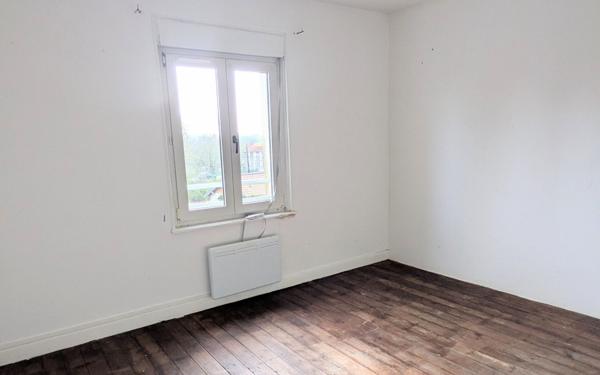 Maison à vendre    4 pièces •  Étain