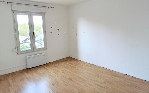 Maison à vendre    4 pièces •  Étain