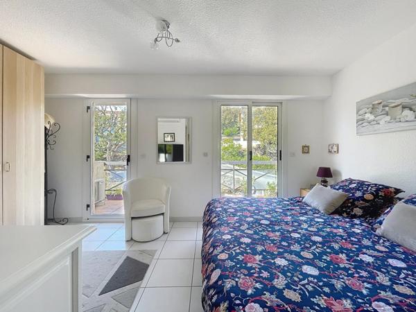 Appartement 3 pièces à Saint Raphaël, vue mer, garage