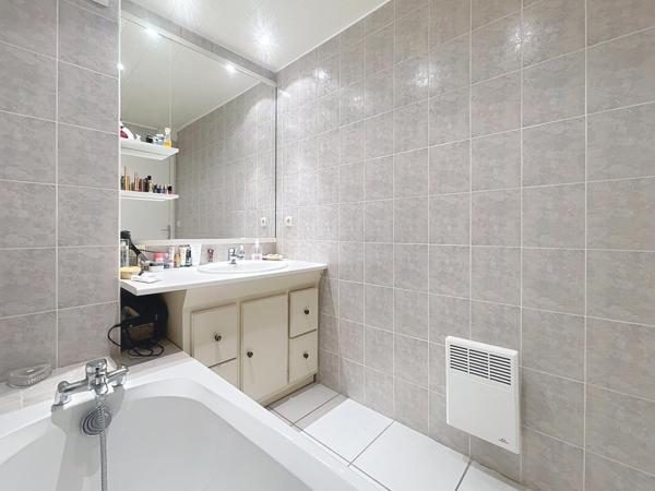 Appartement 3 pièces à Saint Raphaël, vue mer, garage