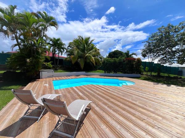 BAISSE DE PRIX Très belle maison T5 avec piscine, deck, au calme