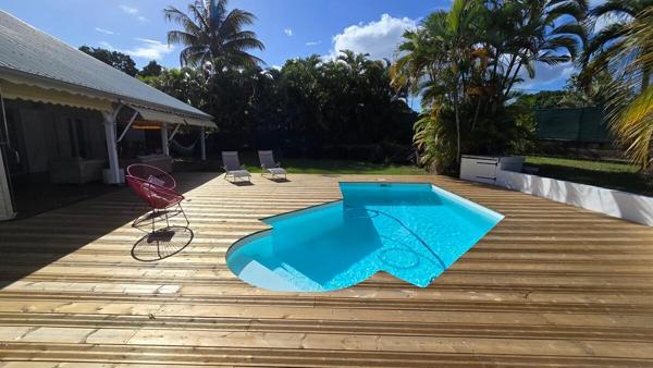 BAISSE DE PRIX Très belle maison T5 avec piscine, deck, au calme
