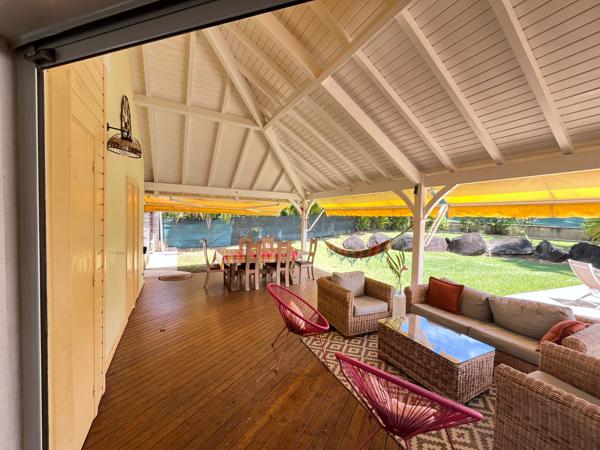 BAISSE DE PRIX Très belle maison T5 avec piscine, deck, au calme