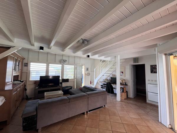 BAISSE DE PRIX Très belle maison T5 avec piscine, deck, au calme