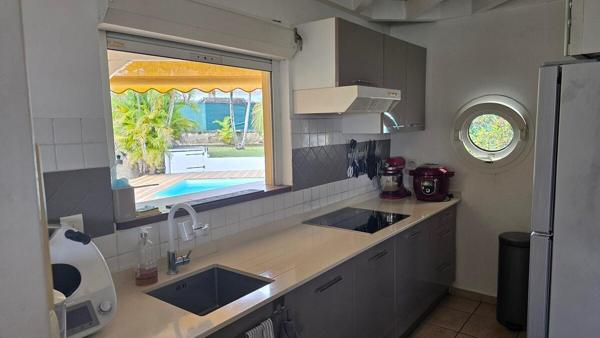 BAISSE DE PRIX Très belle maison T5 avec piscine, deck, au calme
