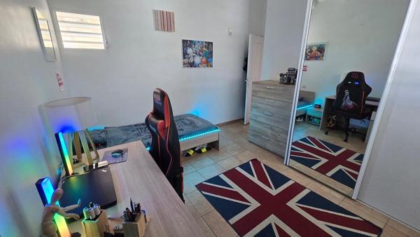 BAISSE DE PRIX Très belle maison T5 avec piscine, deck, au calme