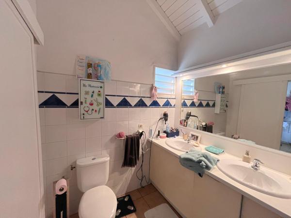 BAISSE DE PRIX Très belle maison T5 avec piscine, deck, au calme