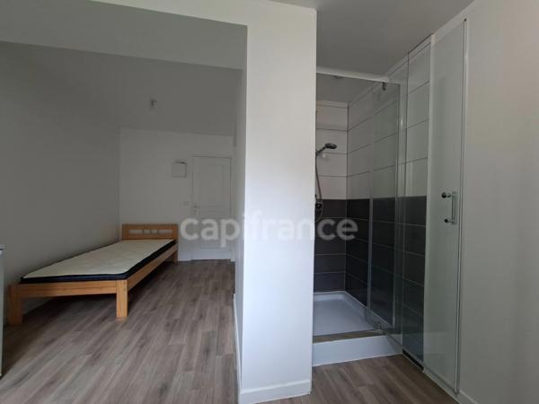 Chambre 14 m² avec salle d'eau et WC privatifs – Colocation meublée – 420 € CC – Roubaix