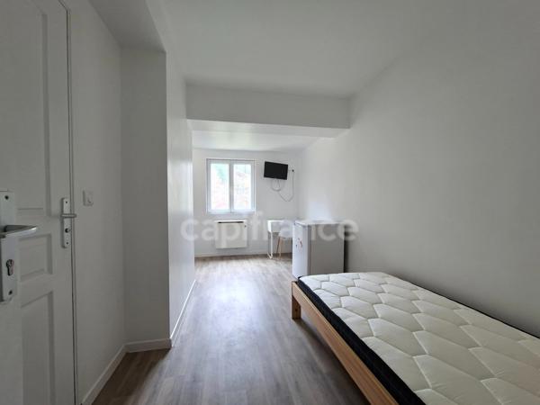 Chambre 14 m² avec salle d'eau et WC privatifs – Colocation meublée – 420 € CC – Roubaix