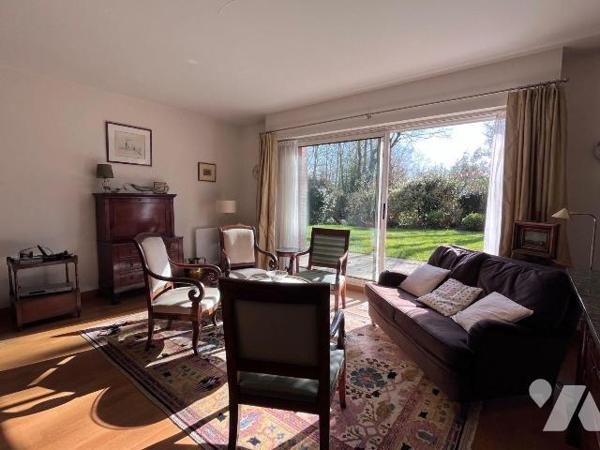 En exclusivité chez votre notaire ! En centre ville d'Hazebrouck, résidence de standing avec  v...