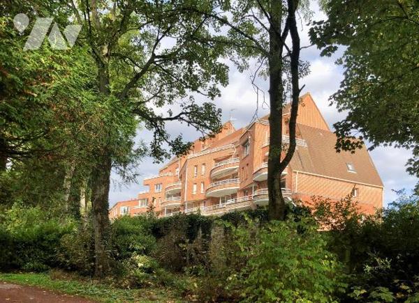 En exclusivité chez votre notaire ! En centre ville d'Hazebrouck, résidence de standing avec  v...