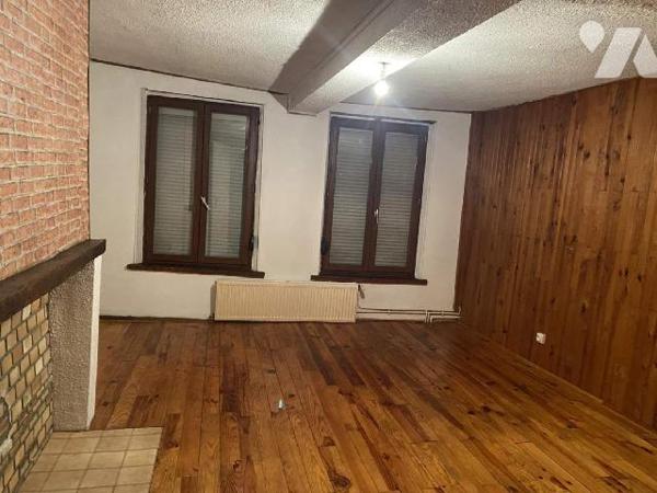 BAISSE DE PRIX :
A VENDRE à proximité du Centre ville, du Parc d'Emonville, une maison ABBEVIL...