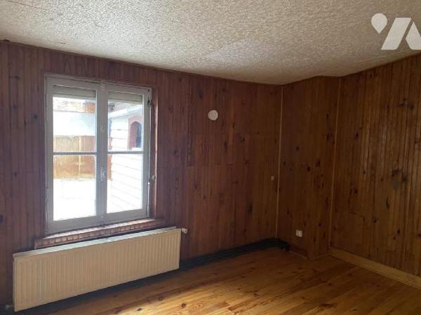 BAISSE DE PRIX :
A VENDRE à proximité du Centre ville, du Parc d'Emonville, une maison ABBEVIL...