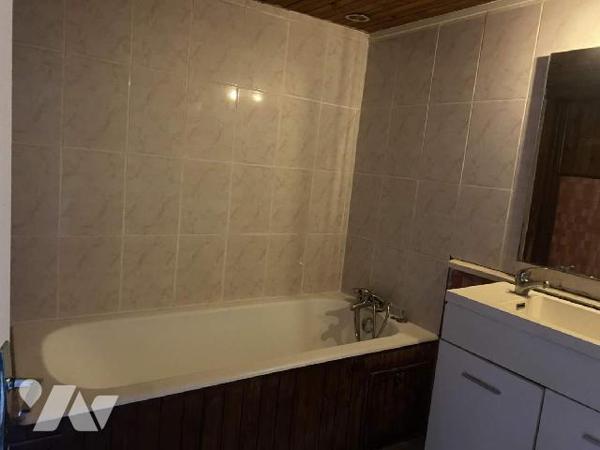 BAISSE DE PRIX :
A VENDRE à proximité du Centre ville, du Parc d'Emonville, une maison ABBEVIL...