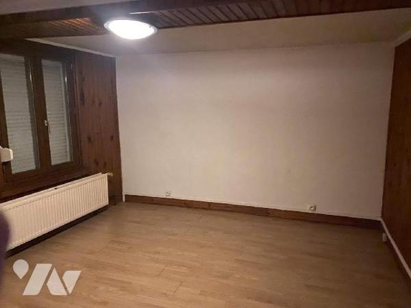 BAISSE DE PRIX :
A VENDRE à proximité du Centre ville, du Parc d'Emonville, une maison ABBEVIL...