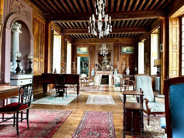 Château des XVe et XVIIIe siècles en Bourgogne
