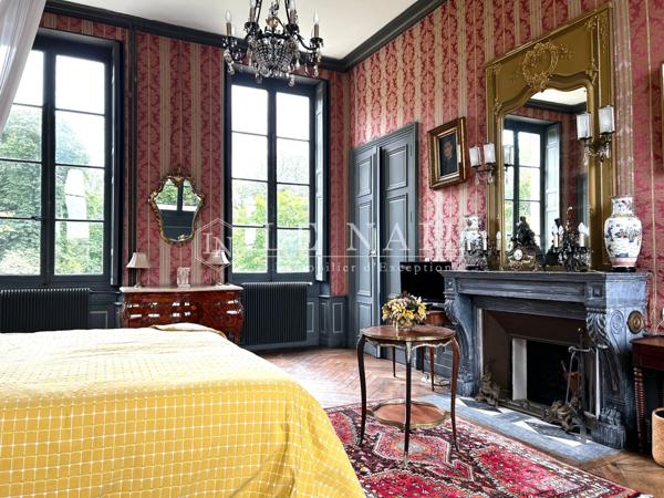 Château des XVe et XVIIIe siècles en Bourgogne
