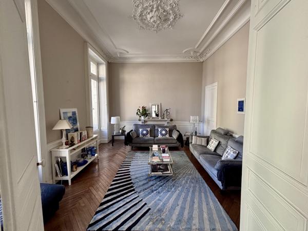 Location appartement 5 pièce(s) 152 m²