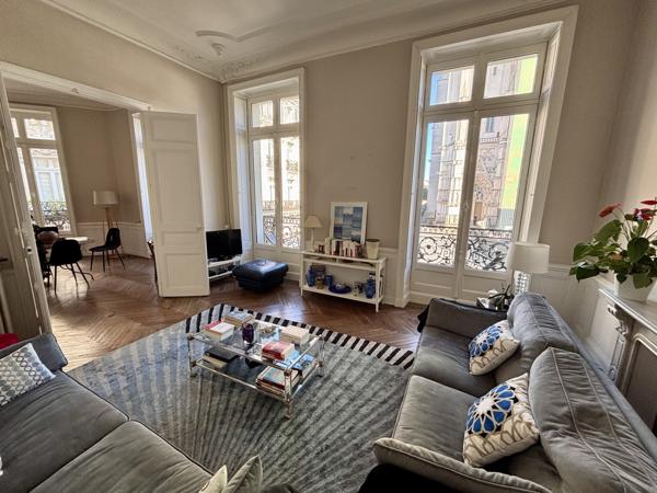 Location appartement 5 pièce(s) 152 m²