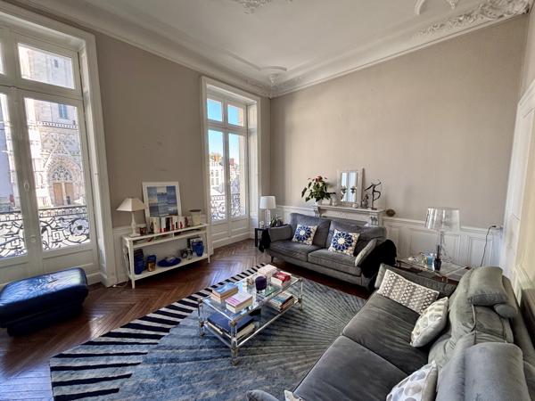 Location appartement 5 pièce(s) 152 m²