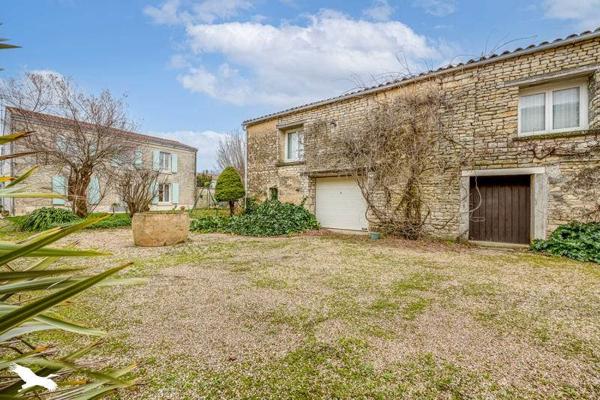 Maison à vendre |  Saint-Hilaire-la-Palud |  6 pièces | 136 m²