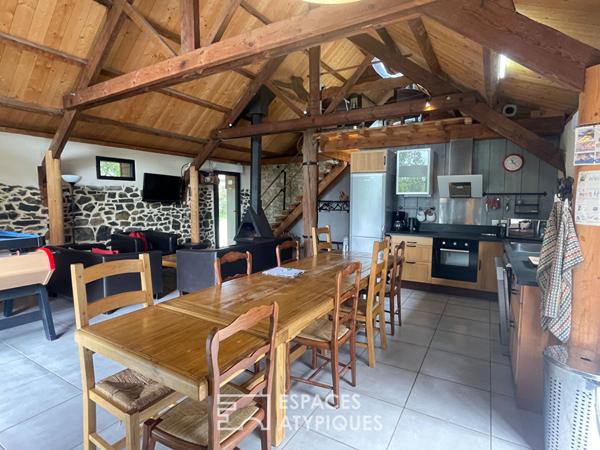 Belles prestations pour ce cocon au coeur de la nature, piscine couverte, 500m de la plage