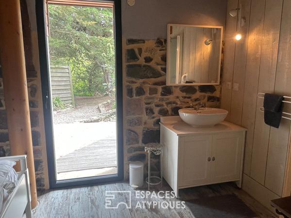 Belles prestations pour ce cocon au coeur de la nature, piscine couverte, 500m de la plage