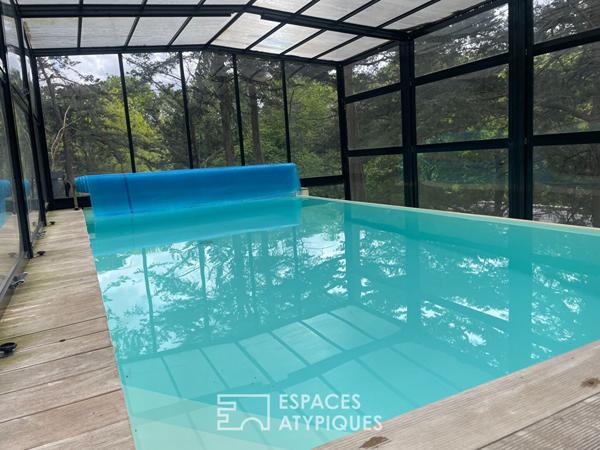 Belles prestations pour ce cocon au coeur de la nature, piscine couverte, 500m de la plage