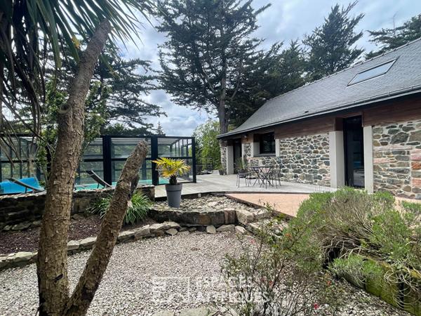 Belles prestations pour ce cocon au coeur de la nature, piscine couverte, 500m de la plage