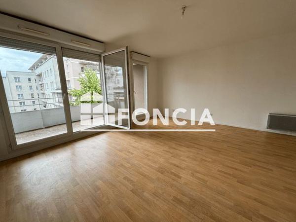 Location Studio 32.5 m² - 54 BLD DE L'EVASION Cergy Le Haut 95800