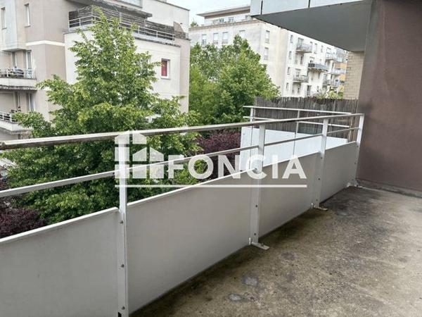 Location Studio 32.5 m² - 54 BLD DE L'EVASION Cergy Le Haut 95800