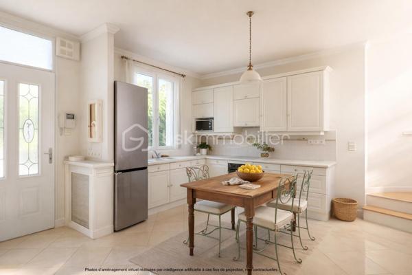À Boutigny-sur-Essonne, dans un environnement agréable et à seulement 10 minutes à pied de la gare RER D et du centre-ville, découvrez cette maison familiale offrant de beaux volumes et de nombreux espaces annexes.

Au rez-de-chaussée, l’entrée vous mène vers une grande cuisine aménagée et équipée de 17 m², véritable pièce de vie conviviale.

Elle communique avec un séjour lumineux de 28 m², agrémenté d’une cheminée à foyer ouvert, apportant charme et convivialité à l’ensemble.

Une salle d’eau complète ce niveau.

À l’étage, le palier dessert trois chambres confortables de 13,4 m², 13,2 m² et 11,3 m². Cette dernière bénéficie également d’une penderie intégrée et d’une mezzanine permettant d’optimiser intelligemment l’espace.

La maison dispose également d’un sous-sol total, un véritable atout pour le rangement et les loisirs, comprenant notamment un espace atelier, une pièce de stockage et une cave.

Côté extérieur, vous profiterez d’un jardin offrant un bel espace pour les beaux jours ainsi que d’un garage d’environ 20 m².

Les + :
• Gare RER D et centre-ville accessibles à pied
• Sous-sol total
• Garage de 20 m²
• Fenêtres PVC double vitrage
• Volets roulants électriques
• Aspiration centralisée
• Chauffage électrique

Une maison fonctionnelle et familiale, idéale pour ceux qui recherchent de l’espace, des annexes et la proximité des commodités, tout en profitant du cadre de vie de Boutigny-sur-Essonne.

📞 Contactez-moi pour obtenir davantage d’informations et organiser une visite.