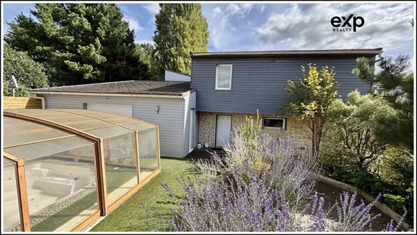 Maison 5 pièces 136 m2 avec piscine.