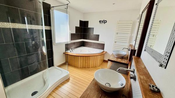 Maison 5 pièces 136 m2 avec piscine.