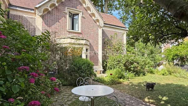 Vente
                Maison108 m² - 5 Pièces -
                    BOISSY ST LEGER (94470)