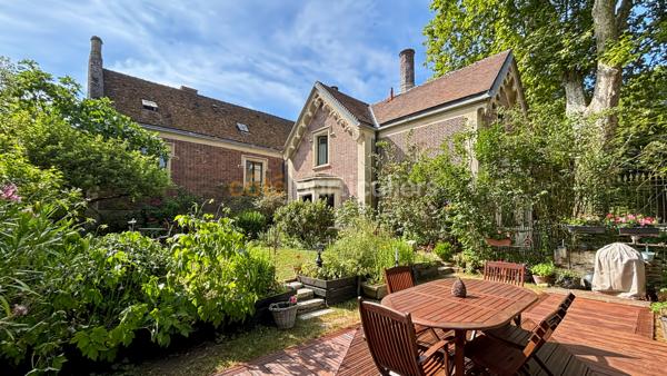 Vente
                Maison108 m² - 5 Pièces -
                    BOISSY ST LEGER (94470)
