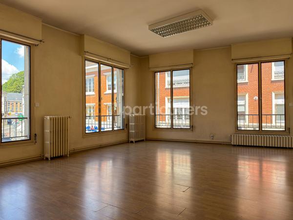 Vente
                Immeuble320 m² - 10 Pièces -
                    SAINT POL SUR TERNOISE (62130)