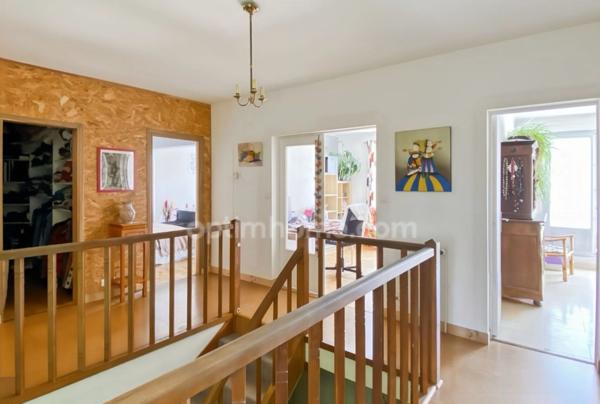 MAGNY LES HAMEAUX (78) - MAISON - 8 PIECES - 211m2 - 6 CHAMBRES - TERRAIN 680M2 - RESIDENTIEL - TERRASSE - COMBLE AMENAGEABLE - SOUS-SOL - NID DE VERDURE - CALME